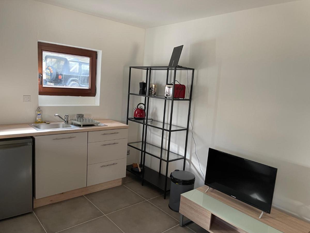 Indépendant - Terrasse, Jaccuzi, Et Piscine Appartement